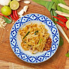 Pad Thai Pasta with garlic chicken